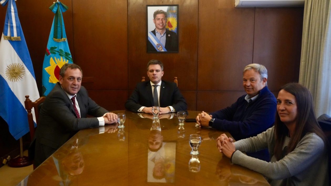 Reunión con Asesor gral de gob